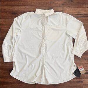 BRAND NEW! Women’s Nike 24.7 Dri-FIT White Shirt sz: Large